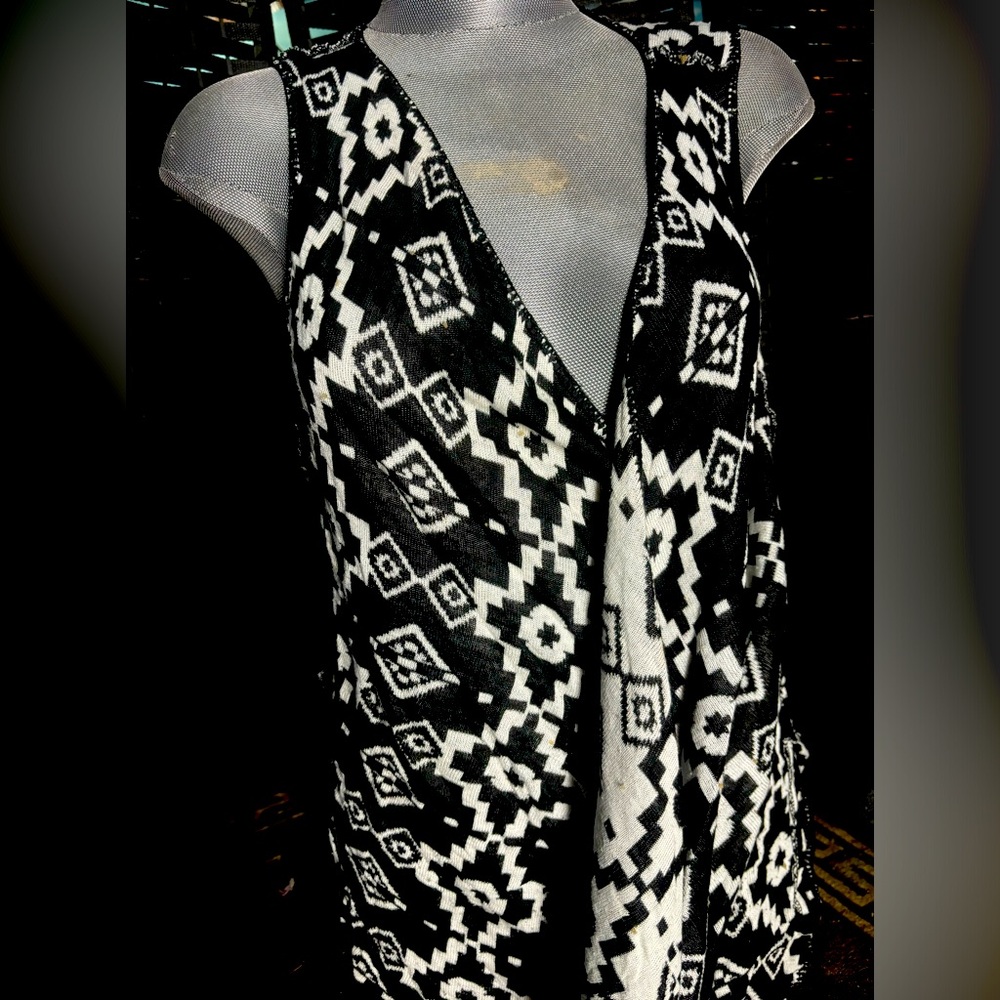 Reversible black and white vest h&m